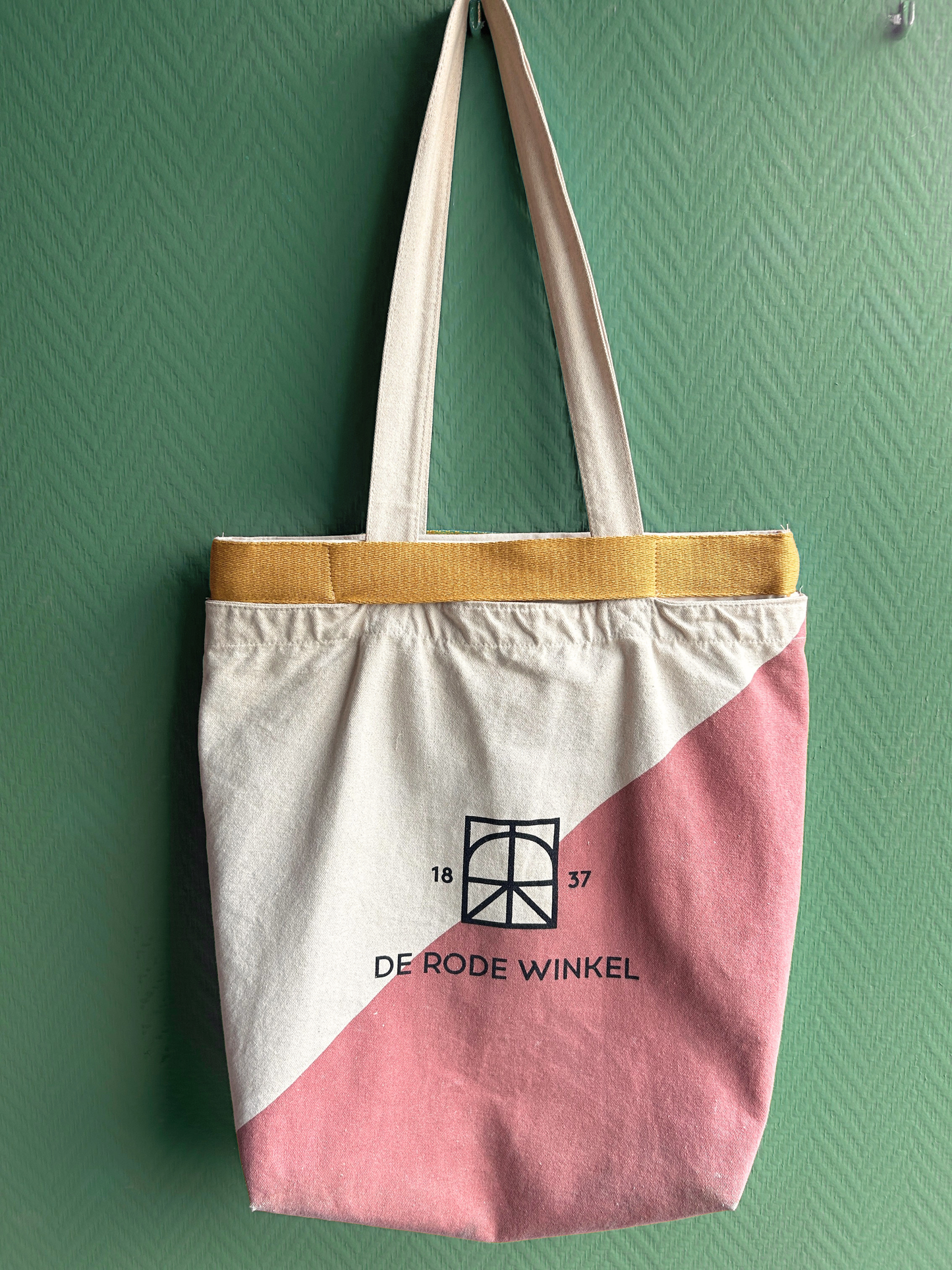 Serene Tote - Effen band geel | Madelief (met platte bodem)